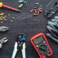 Crimping tool for cables